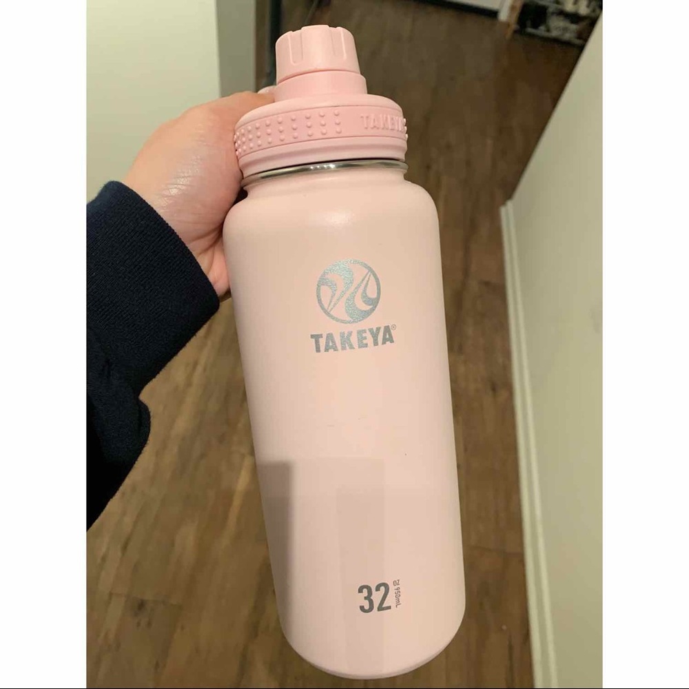 Baby Pink Takeya watter bottle (32 oz)